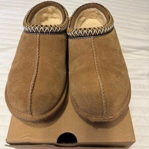 Youth Size 4 Ugg Tasman II Chestnut